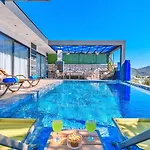 Vila Yesilkoey 2 Bedroom With Private Pool Hot Tub Kalkan