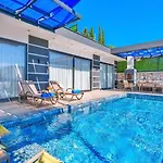 Yesilkoey 2 Bedroom With Private Pool Hot Tub * Kalkan