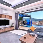 Yesilkoey 2 Bedroom With Private Pool Hot Tub Vila