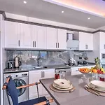 Yesilkoey 2 Bedroom With Private Pool Hot Tub *