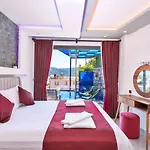 Yesilkoey 2 Bedroom With Private Pool Hot Tub *