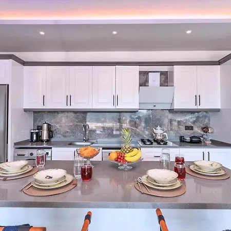Yesilkoey 2 Bedroom With Private Pool Hot Tub Villa