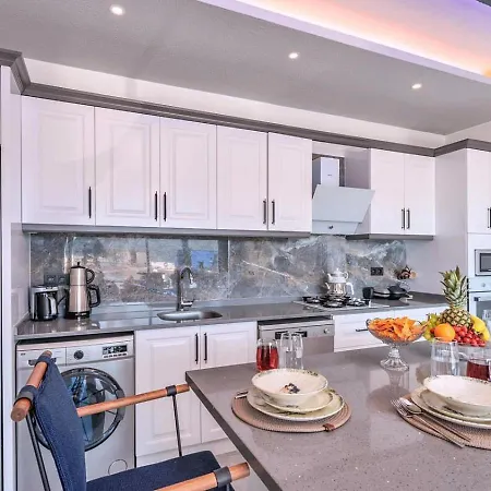 Yesilkoey 2 Bedroom With Private Pool Hot Tub *