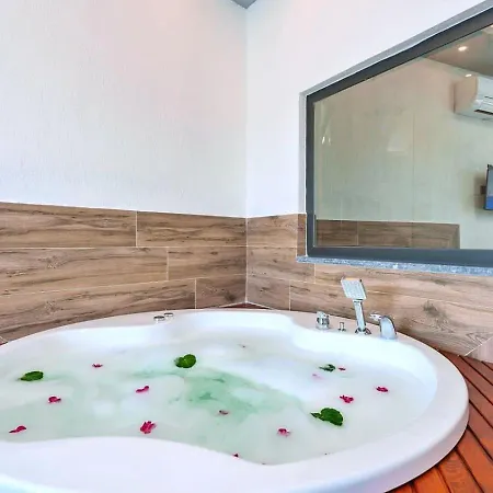 Villa Yesilkoey 2 Bedroom With Private Pool Hot Tub