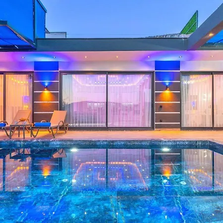 Yesilkoey 2 Bedroom With Private Pool Hot Tub