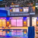 Yesilkoey 2 Bedroom With Private Pool Hot Tub Kalkan