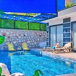 Willa Yesilkoey 2 Bedroom With Private Pool Hot Tub Kalkan