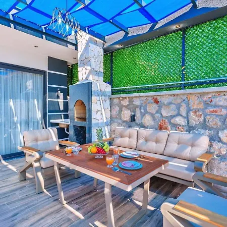 Yesilkoey 2 Bedroom With Private Pool Hot Tub *