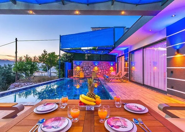 Yesilkoey 2 Bedroom With Private Pool Hot Tub