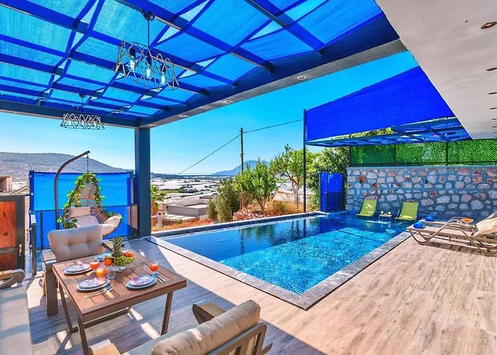 Yesilkoey 2 Bedroom With Private Pool Hot Tub