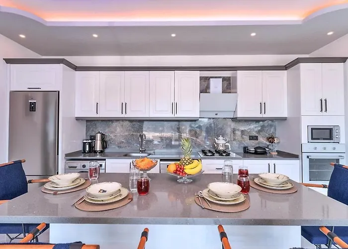 Yesilkoey 2 Bedroom With Private Pool Hot Tub Villa