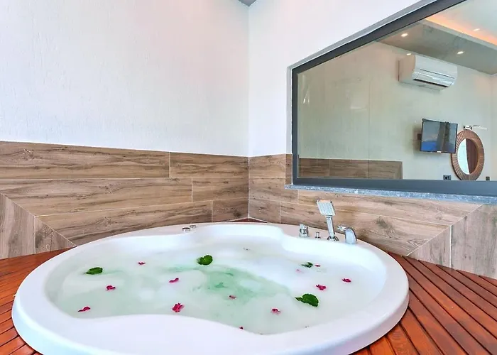 Villa Yesilkoey 2 Bedroom With Private Pool Hot Tub