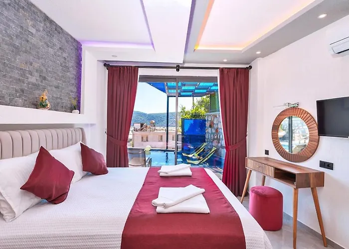 Yesilkoey 2 Bedroom With Private Pool Hot Tub *