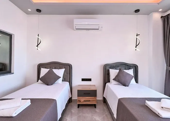 Yesilkoey 2 Bedroom With Private Pool Hot Tub *